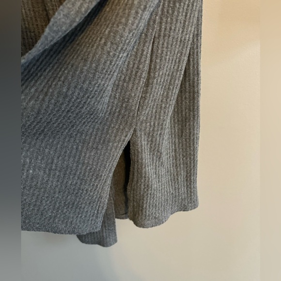 Lightweight long cardigan. - Picture 2 of 3